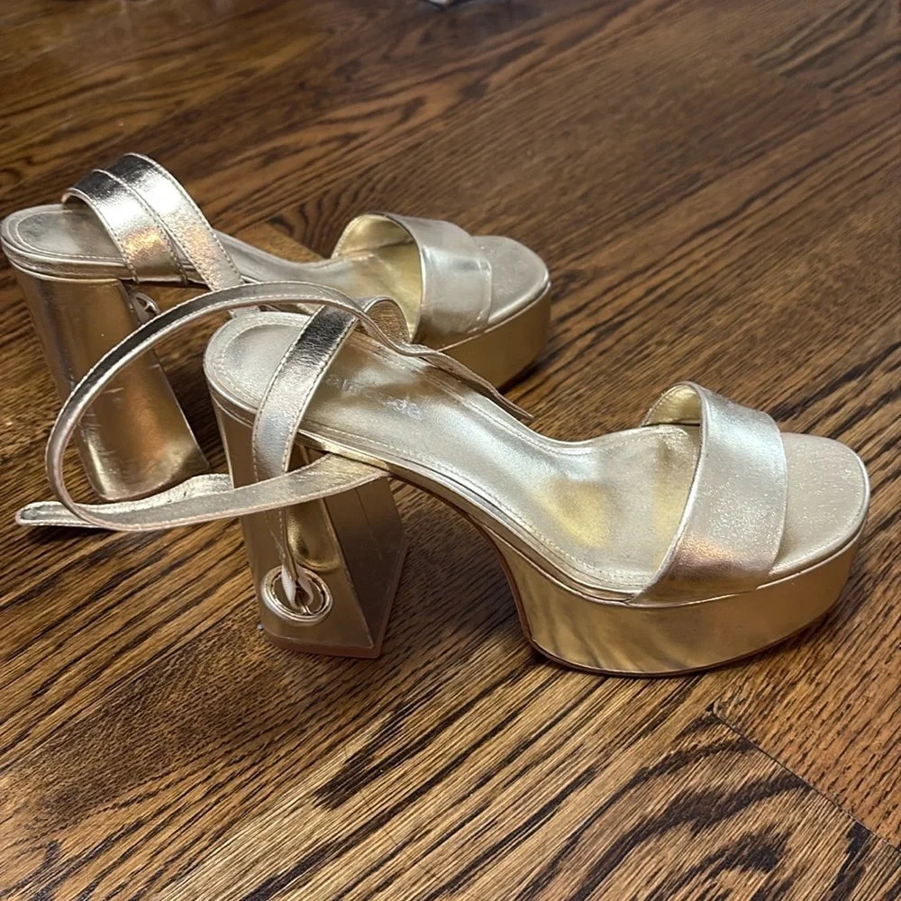 Larroude Dolly platform Sandal in Platina
